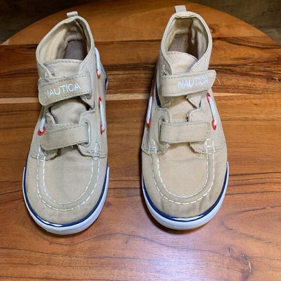 Child’s Nautica shoes.  Inv 5280b - Picture 1 of 5